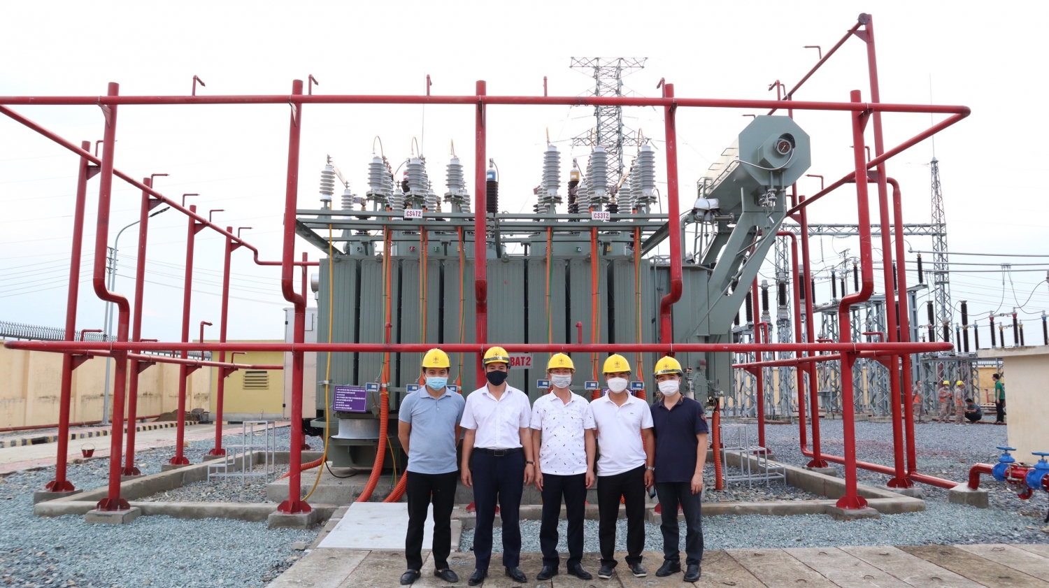 Hoàn thành các công trình ĐTXD giữa đại dịch: EVNNPC vượt khó với 3 tại chỗ và ứng dụng CNTT